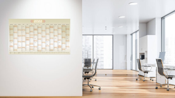 Kalender ohne Werbung für 2022 in einem Büro